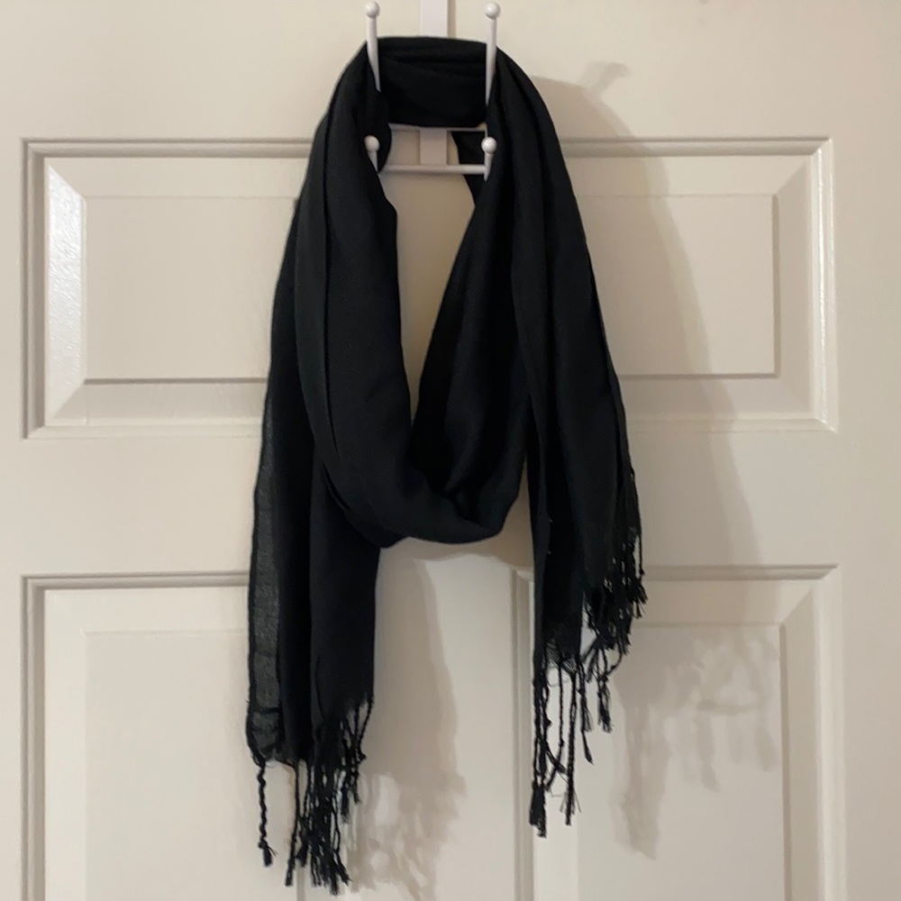 Black woven scarf with tassels